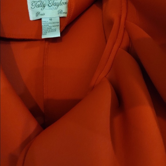 Red coat - Picture 2 of 3